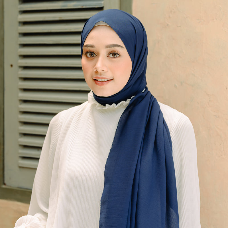 Dira Eyelash Shawl Navy