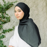 Dira Eyelash Shawl Black