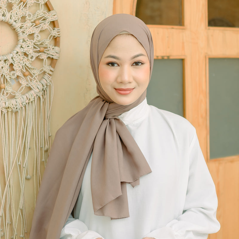 Dira Eyelash Shawl Brownie